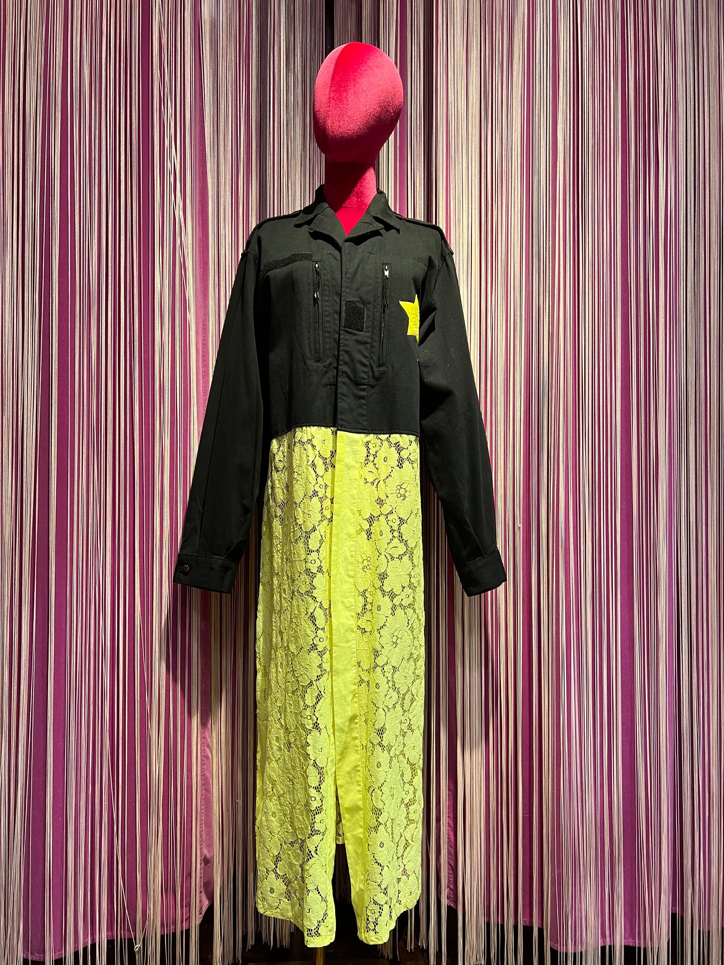 Pds spolverino con patch paillettes “love love” e pizzo giallo lime