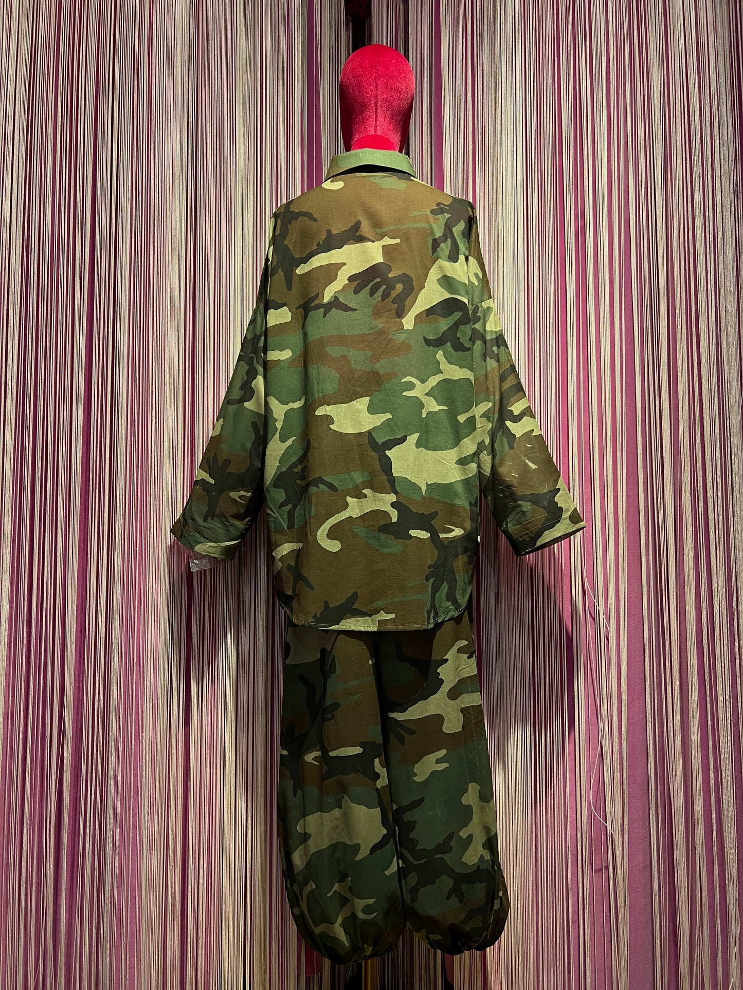 Mon amour Paris completo camouflage con dettagli crochet , camicia over e pantalone con elastico in vita e caviglia