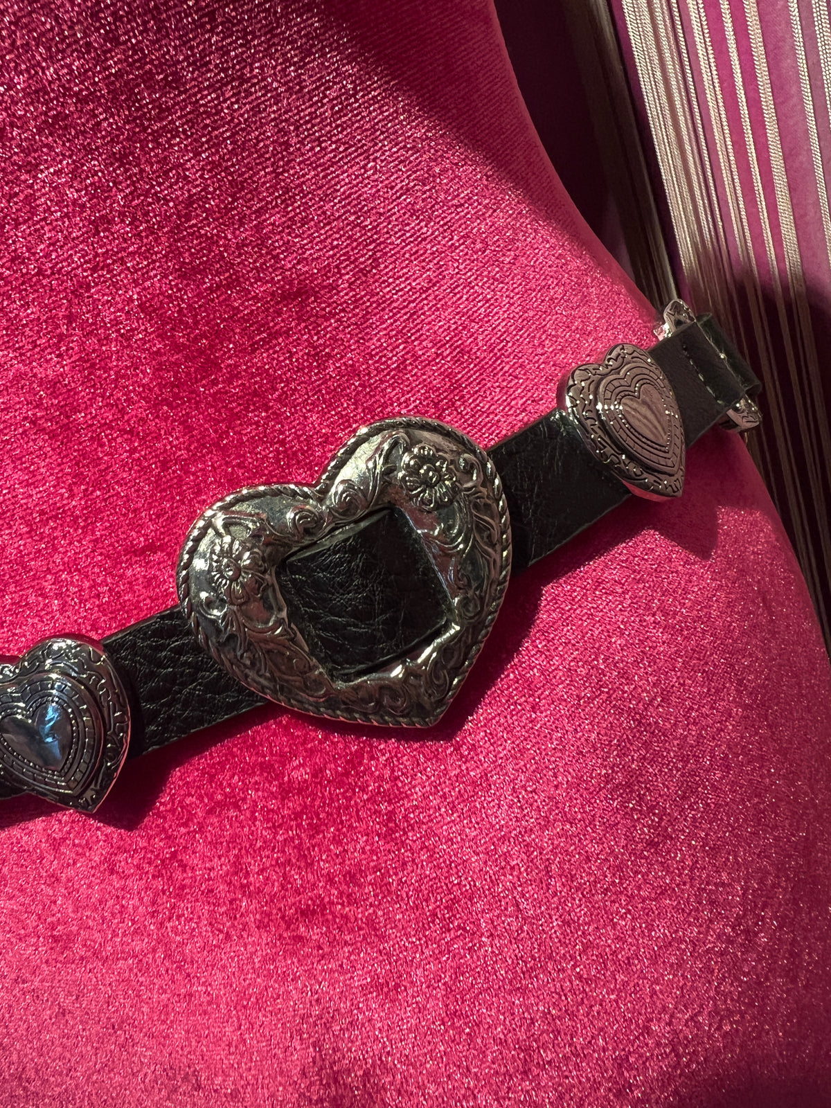Love & roses cinta ecopelle con dettagli metallici argento cuori