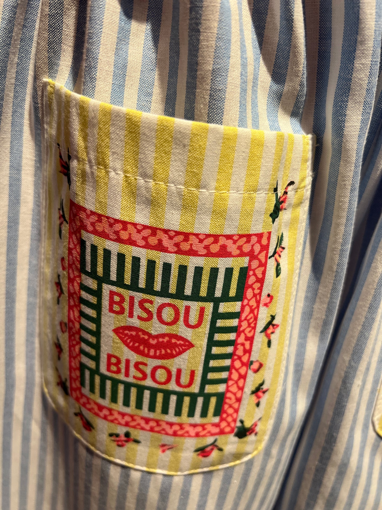 Mon amour Paris completo camicia a righe bianco e celeste rosa e bianco e giallino e bianco con tasche cuore e sole , pantalone a righe celeste e bianco con elastico in vita tasche con scritta bisous bisous