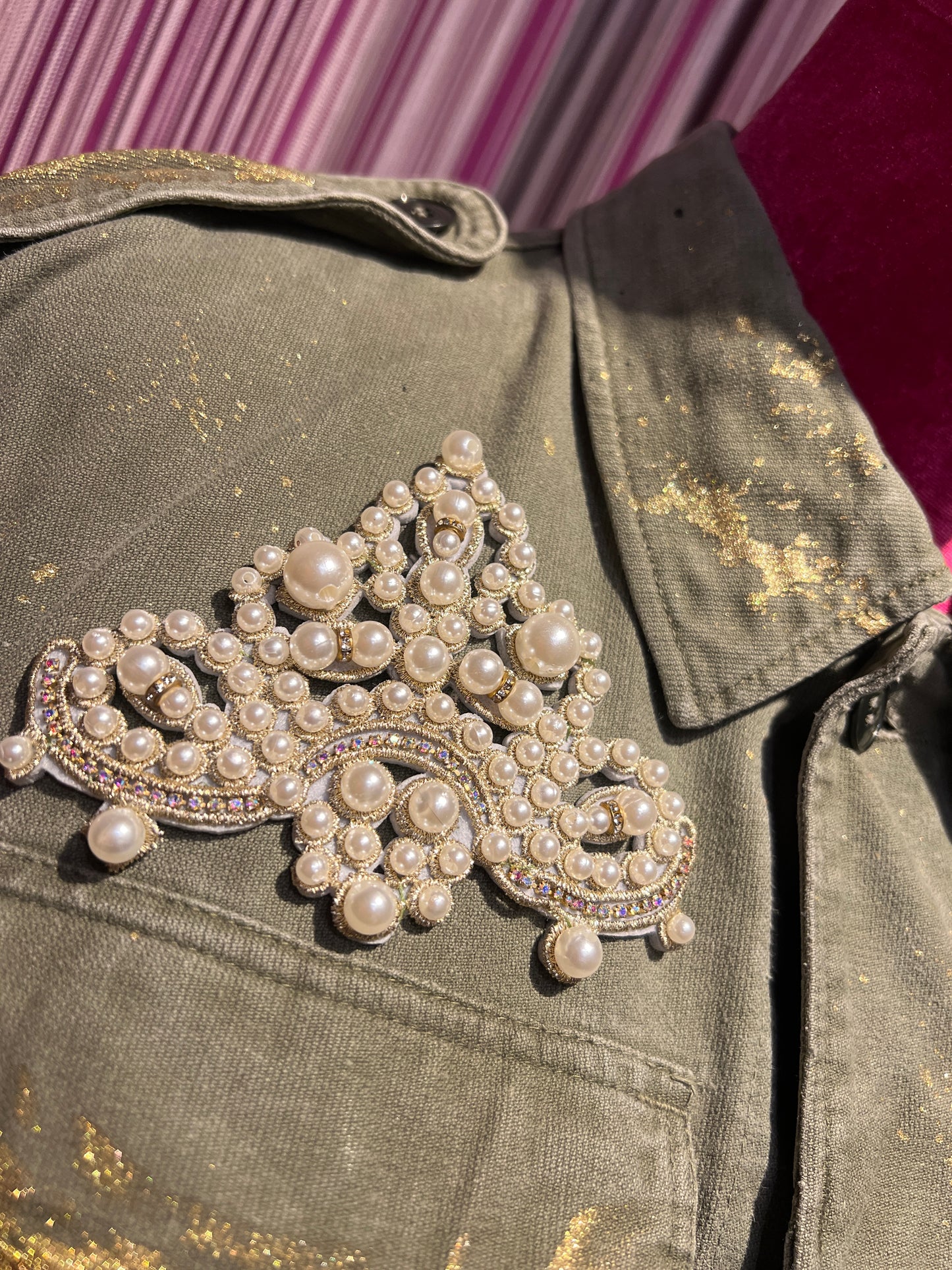 ABpink🩷 la verdina , giacca militare con pacht e scritta “ love” perle , tessuto GG