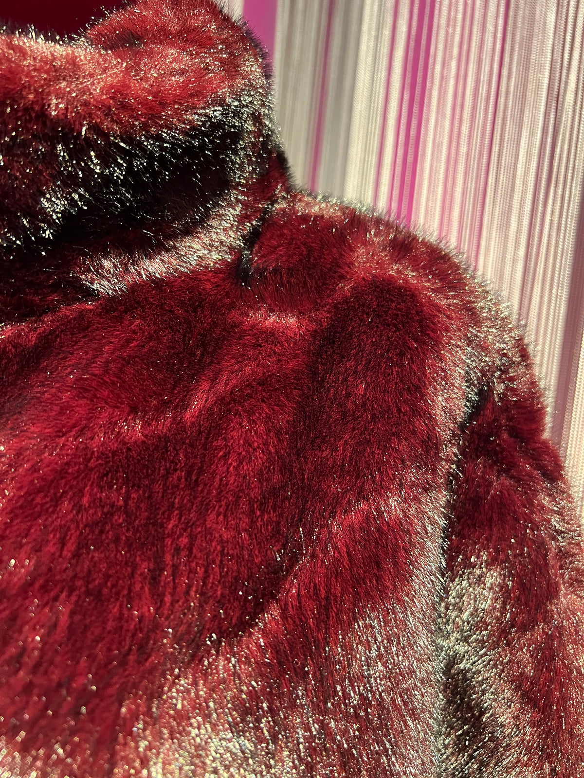 The room gilet burgundi in simil pelliccia