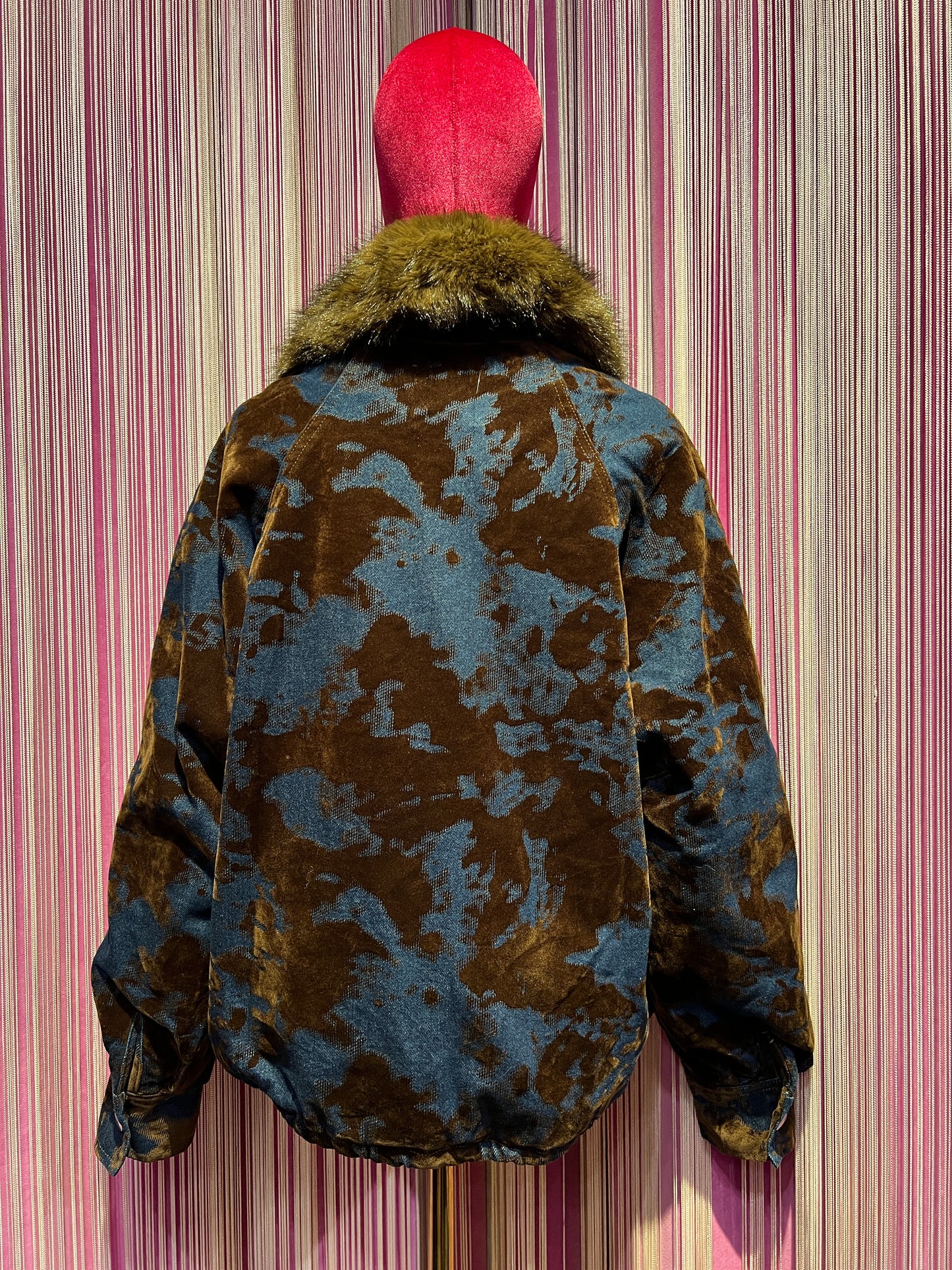 ABpink 🩷vellutina.giubbino velluto con interno in ecopelliccia ,colletto rimovibile, applicazioni patch teddy in micro paillettes , teddy in tessuto e patch cristalli