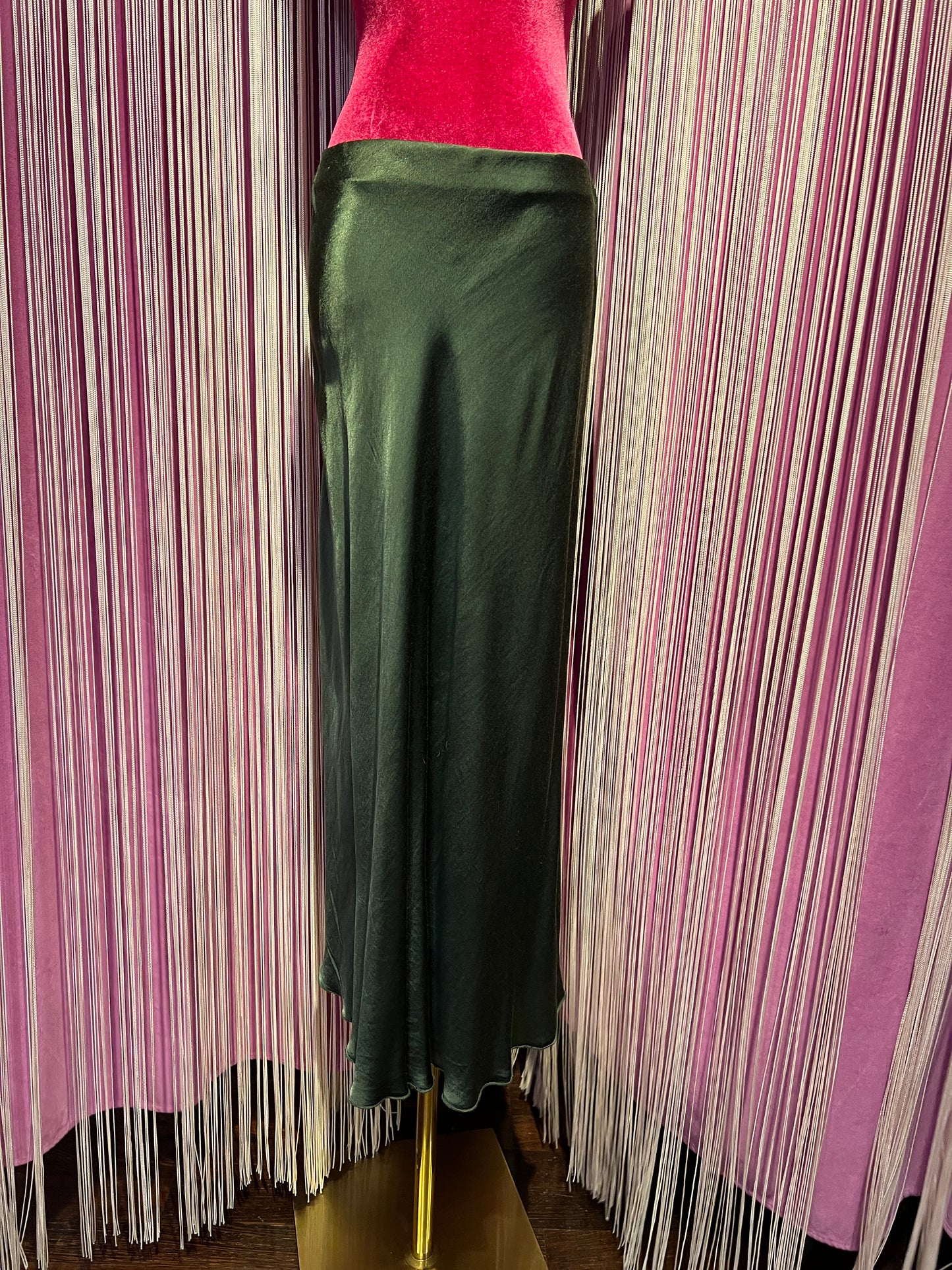 Love & roses gonna a sirena in satin verde militare con elastico in vita