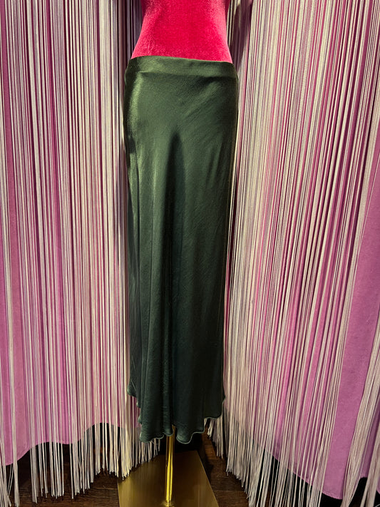 Love & roses gonna a sirena in satin verde militare con elastico in vita