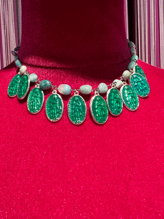 Manuela Ajo creazioni collana pietre dure verde tiffany e immagini sacre argento e verde smeraldo