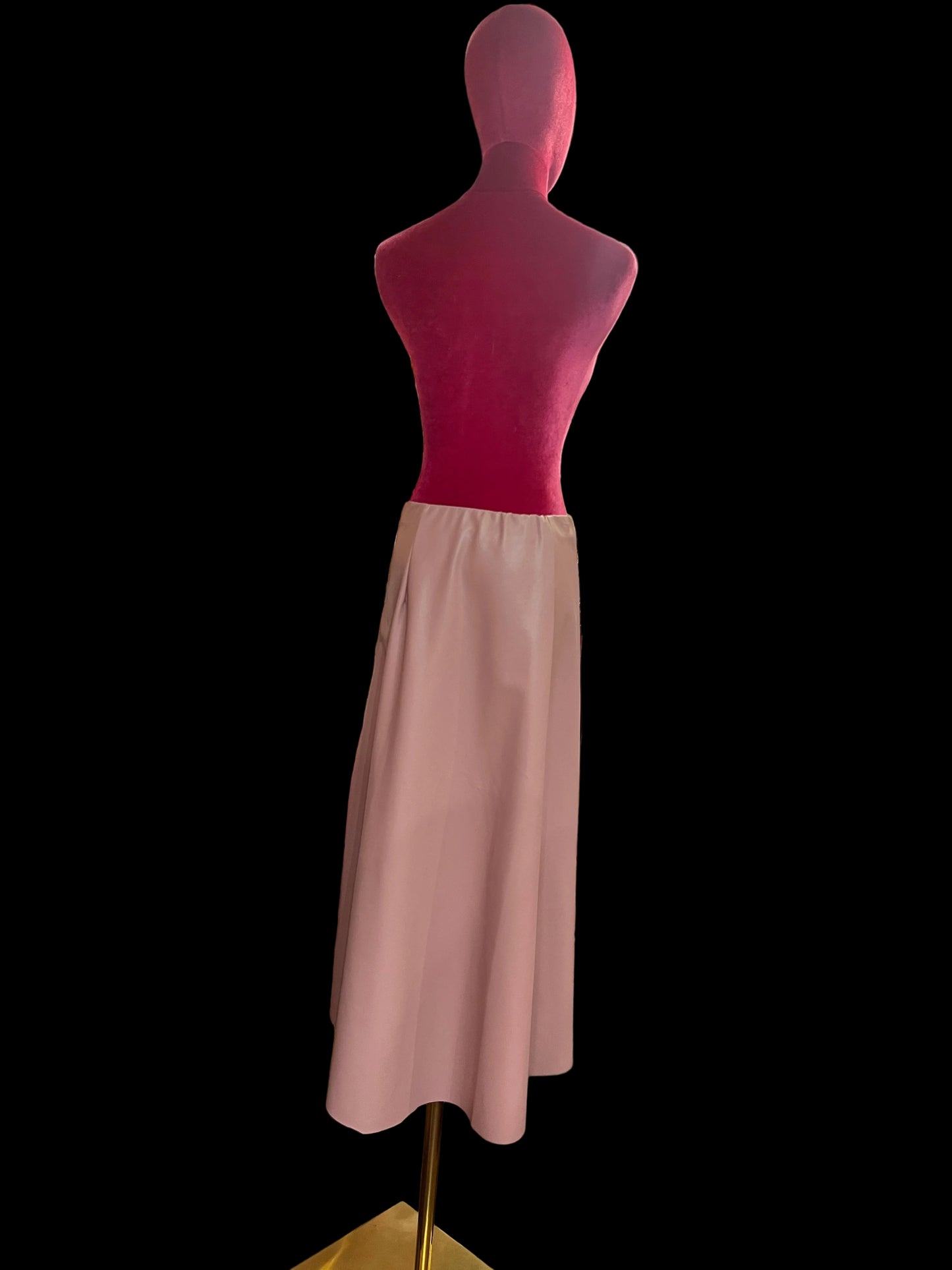 The room gonna in ecopelle rosa