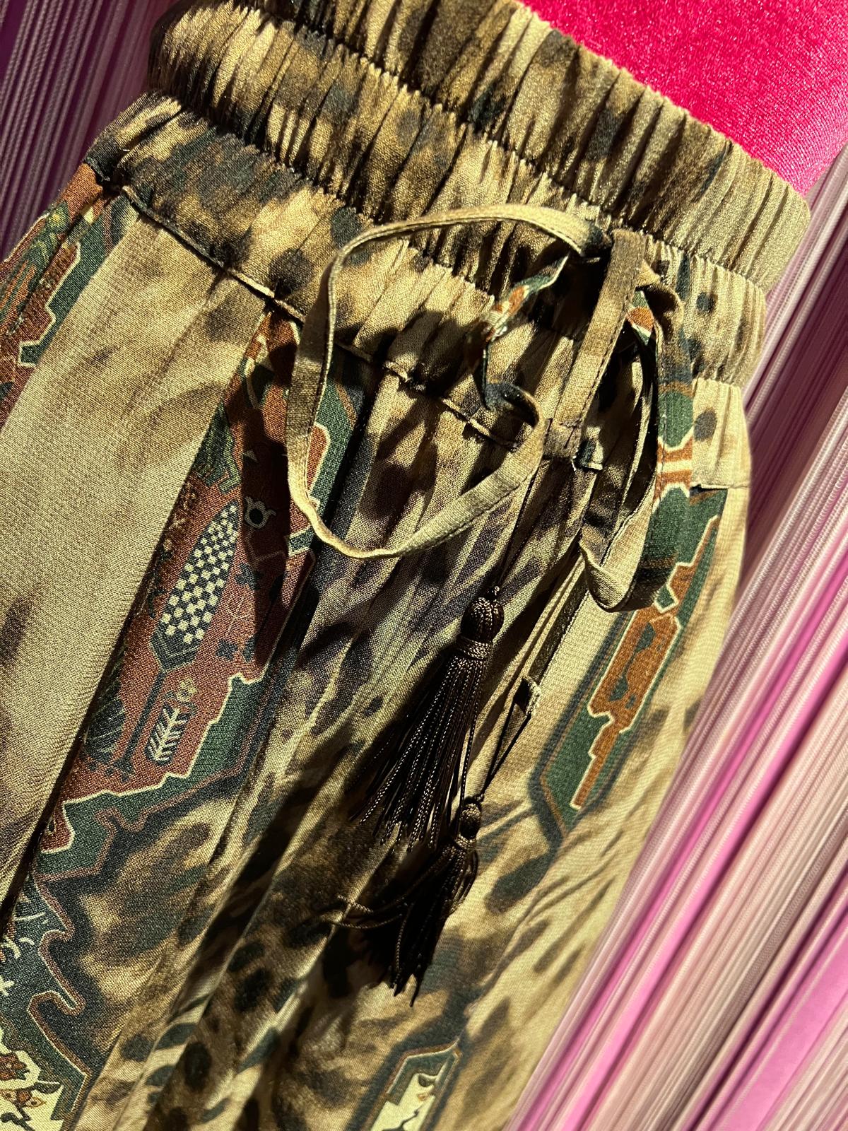 Front street pantalone gamba ampia con elastico in vita , fantasia geometrica su sfondo animalier