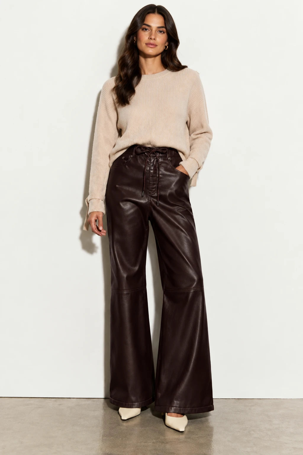 Isabelle Blanche Paris pantalone similpelle con elastico in vita e finiture rivetti