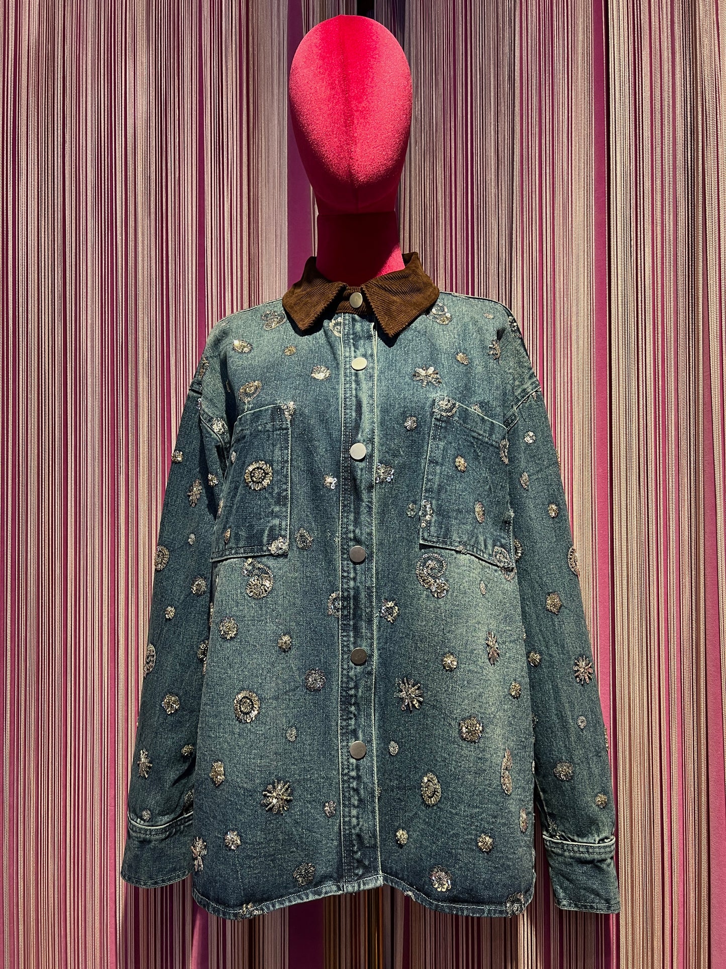 The room camicia jeans con ricami paillettes argento colletto cioccolato