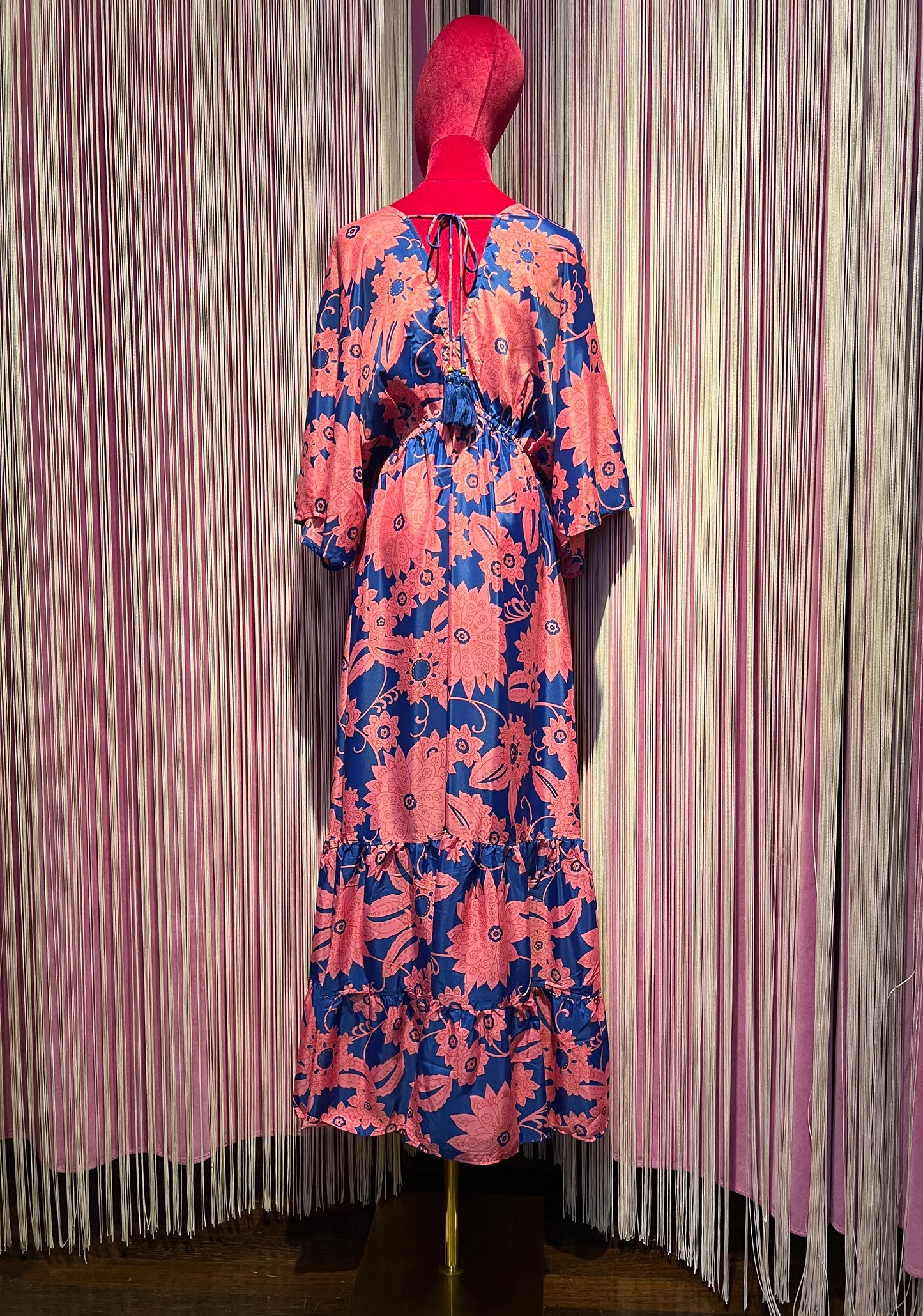 Mon amour Paris abito lungo con balze in seta scollato fantasia floreale azzurro e rosa