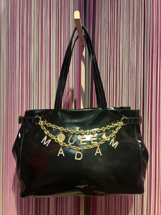 Rue Madam Paris borsa shopping ecopelle nera due manici con catene oro e charms