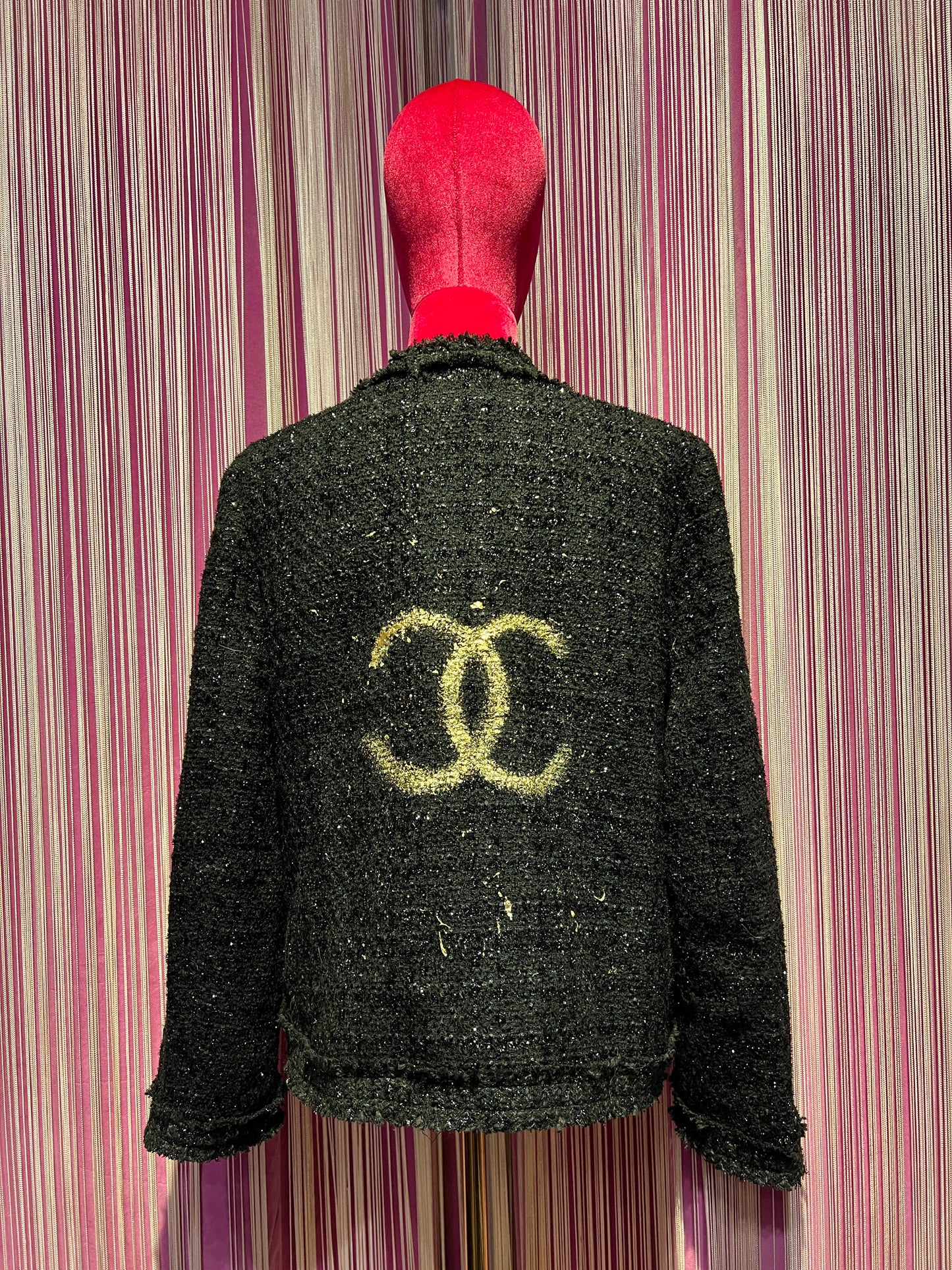 ABpink 🩷 giacca in tweed boucle’ nera con spille