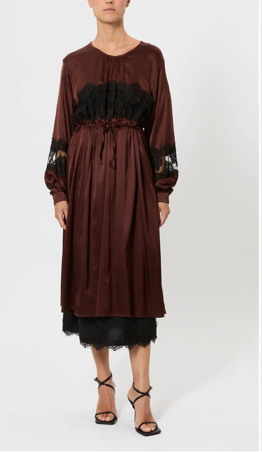 Pink memories abito marrone con pizzo nero manica lunga