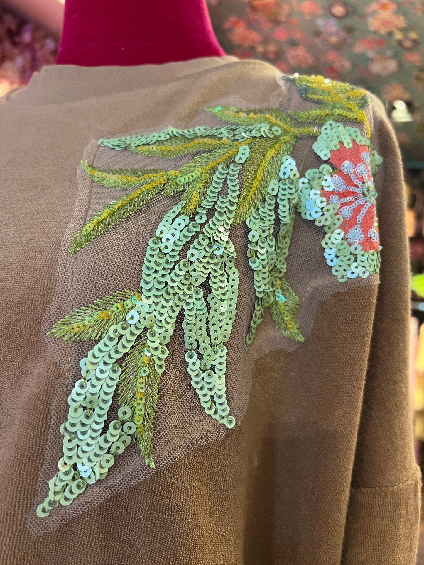 Pink memories completo in spugna felpa con applicazioni fiori paillettes e pantalone jogger con elastico in vita cammello