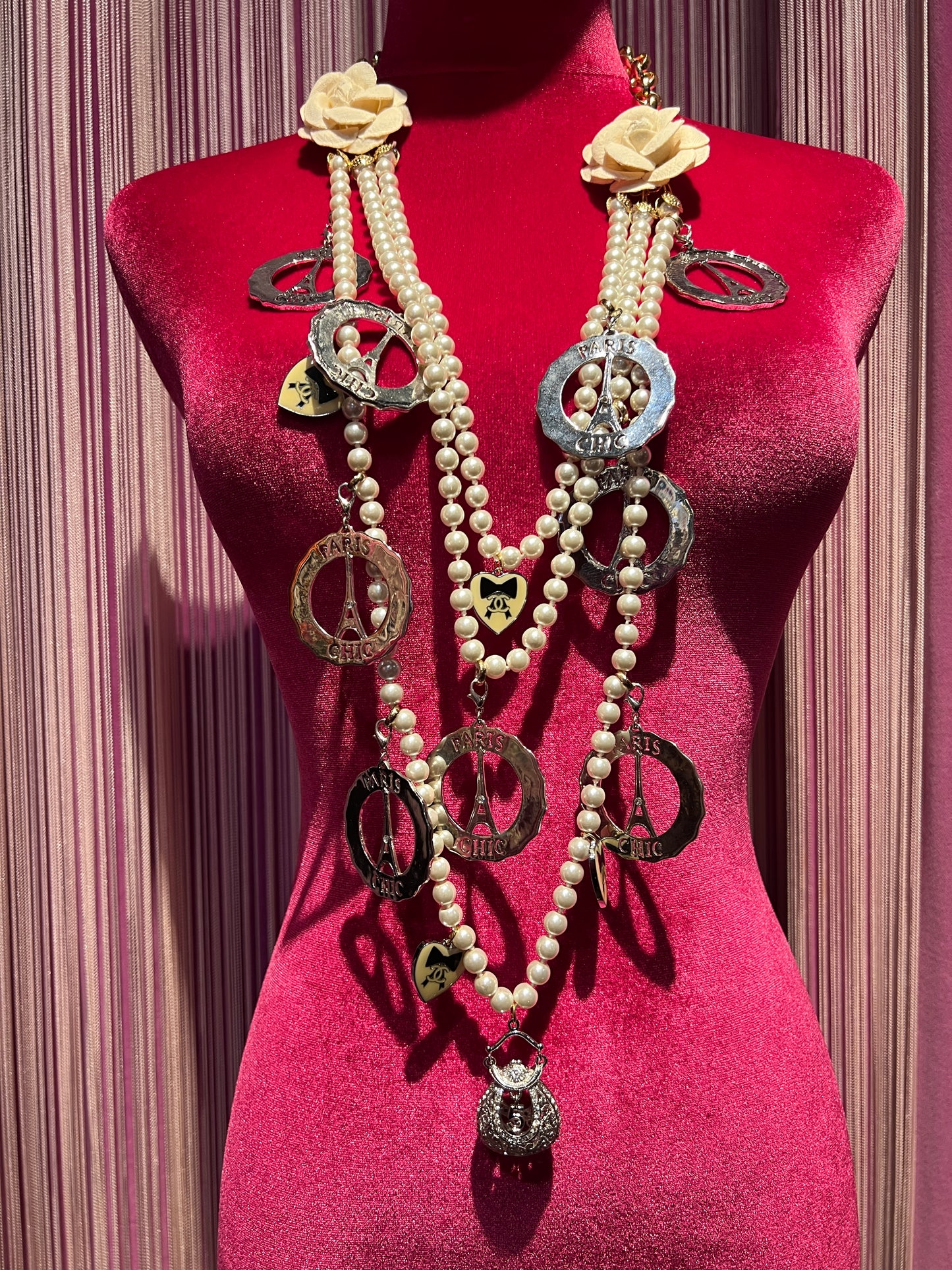 Monilia collana multifili con perle e rose