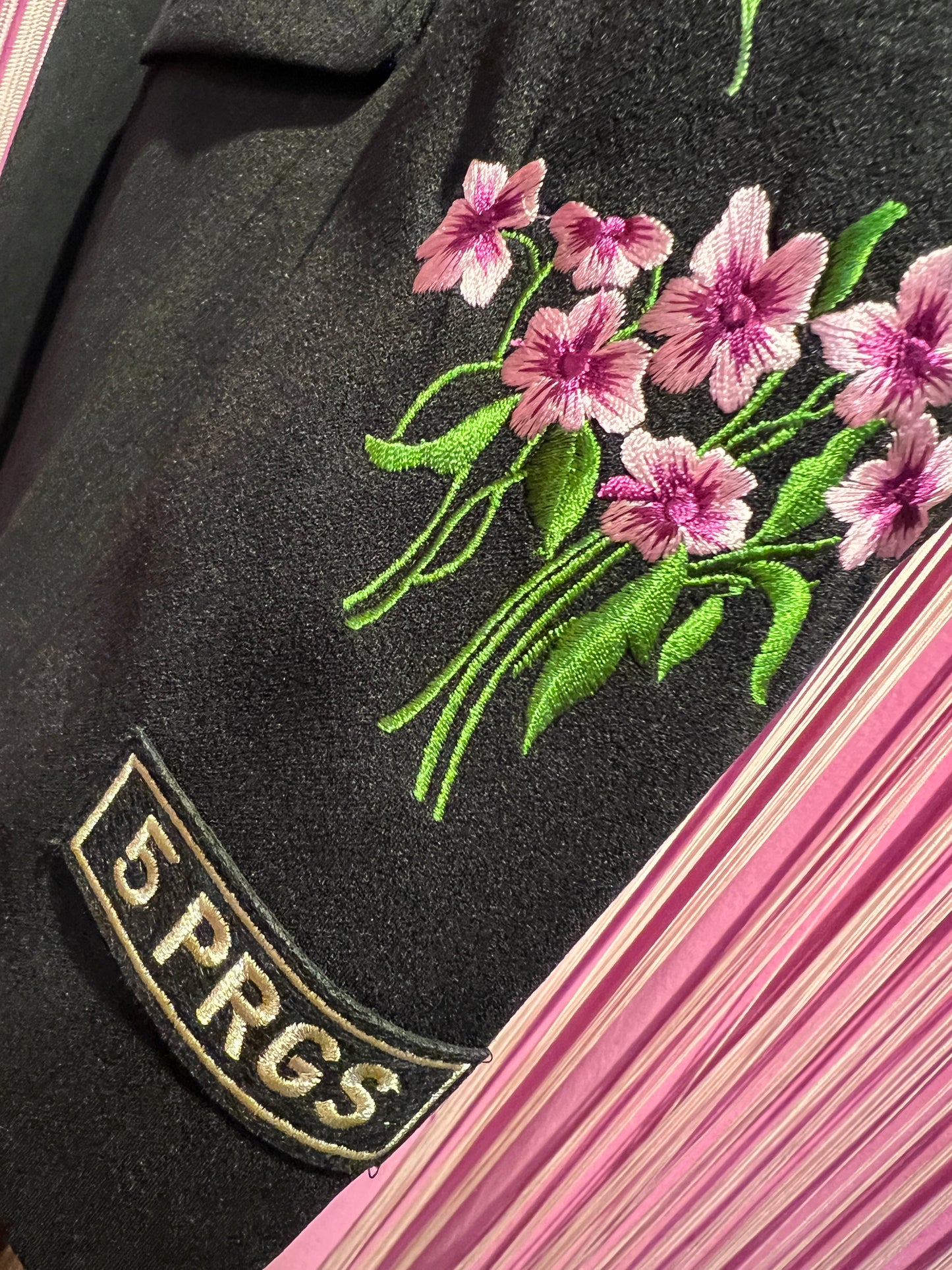 5 Progress giacca nera con decorazione floreale