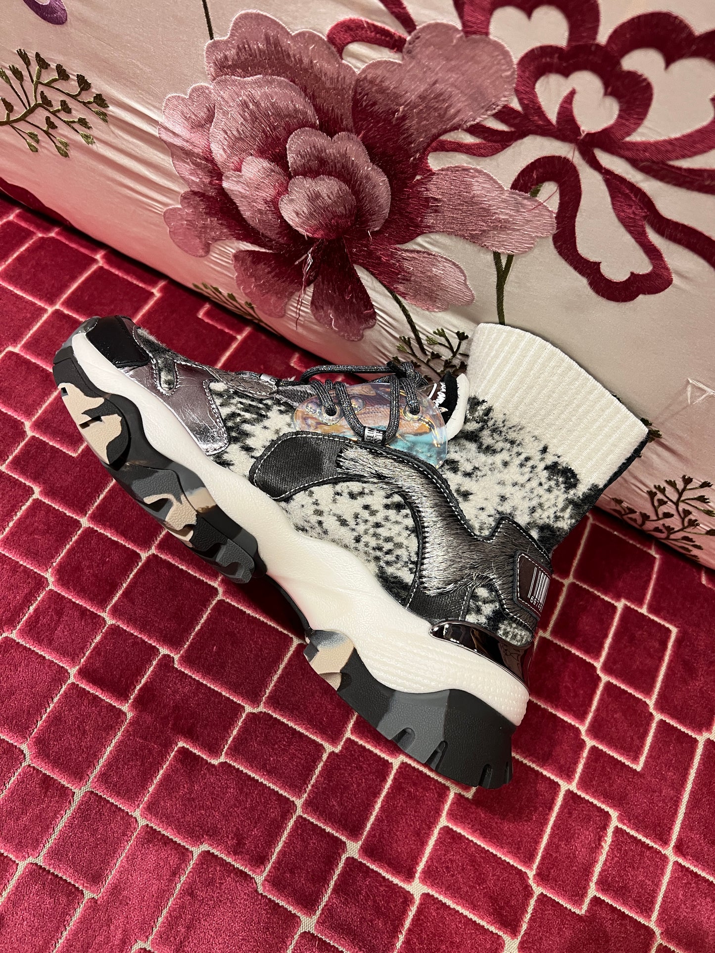 Joia Paris sneaker con calzino ,dettagli animalier effetto cavallino e inserti metallici