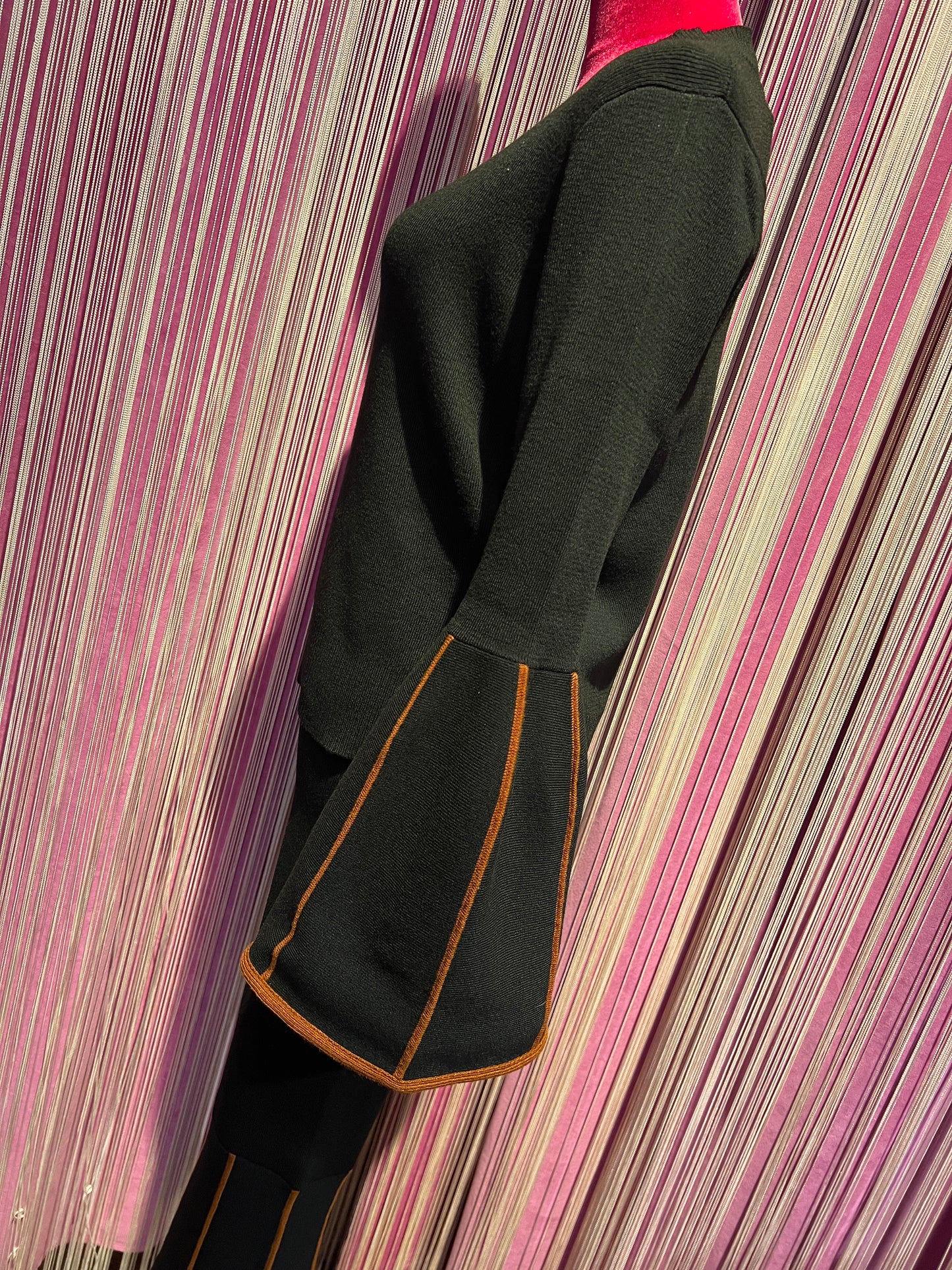 Amosa completo in maglia  , maglia maniche a campana , pantalone a zampa  elastico in vita