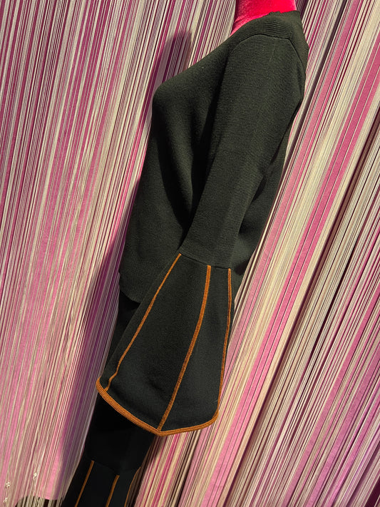 Amosa completo in maglia  , maglia maniche a campana , pantalone a zampa  elastico in vita