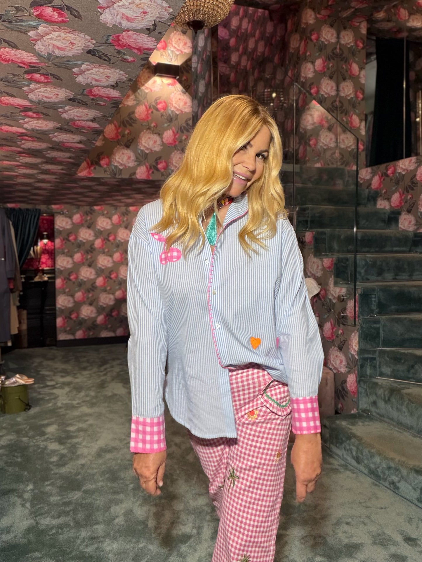 Mon amour Paris camicia righe celesti colletto e polsi a quadretti rosa e bianco che n ciliegie