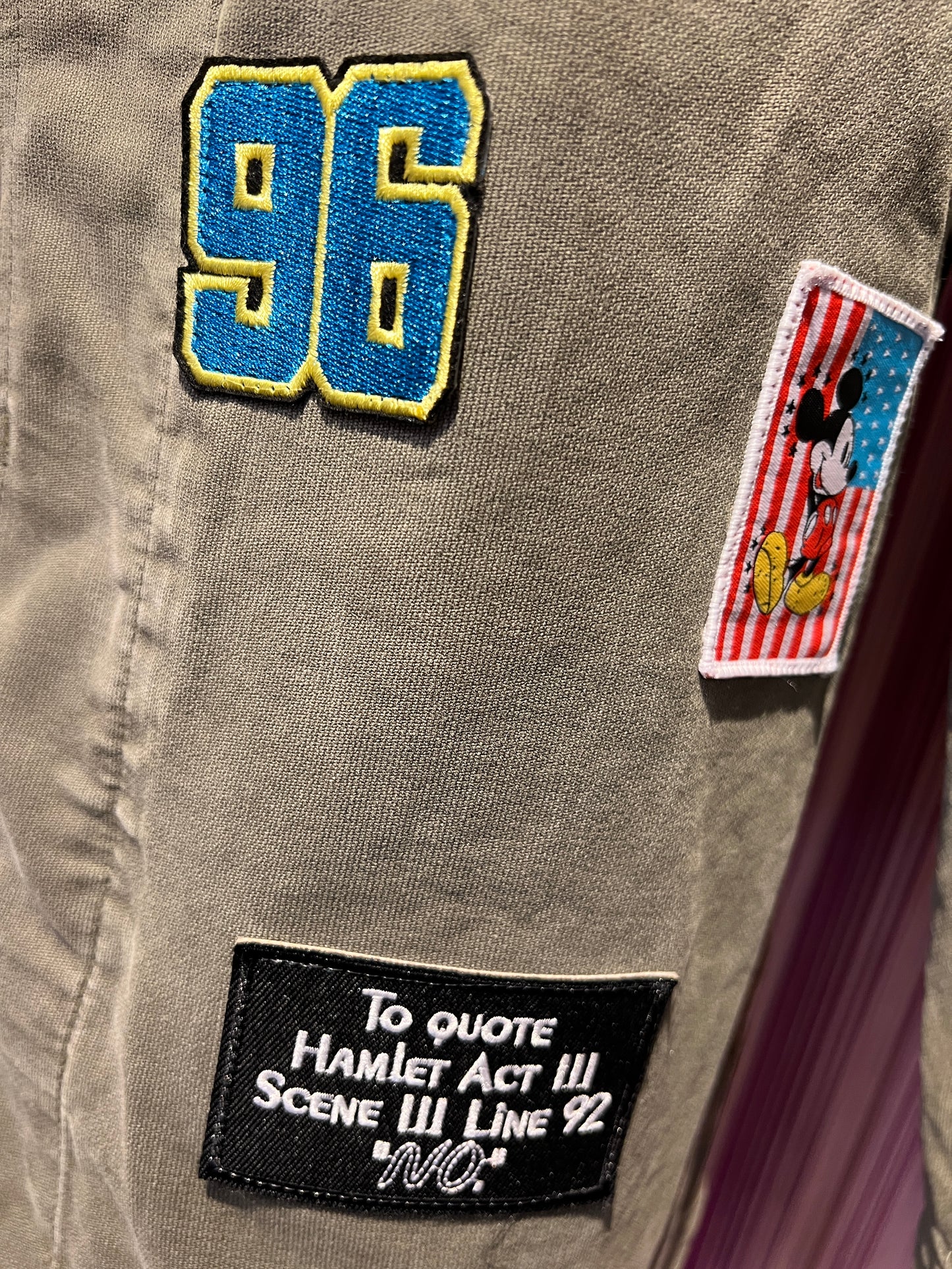 ABpink 🩷 giacca la verdina verde militare unisex con patch lone wolf , topolino