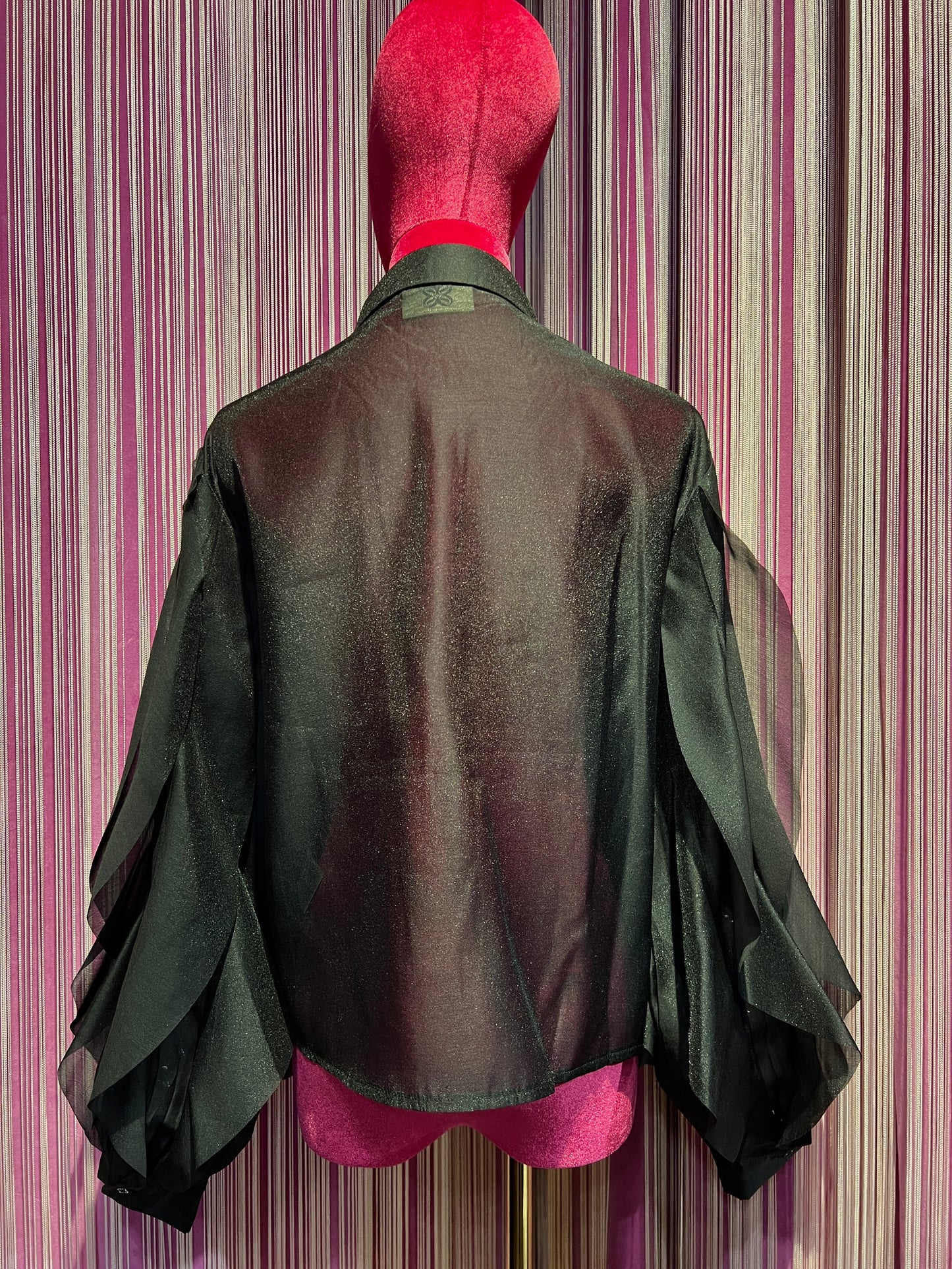 Amosa camicia nera