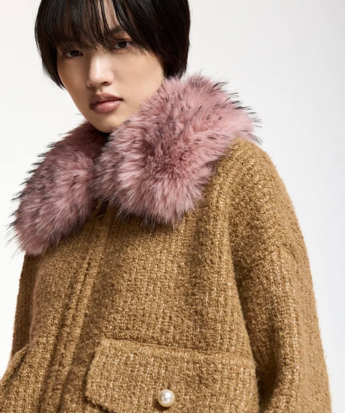 Essentiel antwerp giacca bomber cammello in tessuto boucle’ collo removibile in ecopelliccia rosa chiaro