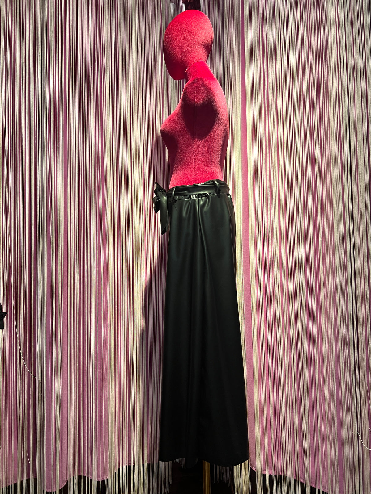 The room pantalone ecopelle a gamba larga modello gonna -pantalone con cinta ed elastico in vita