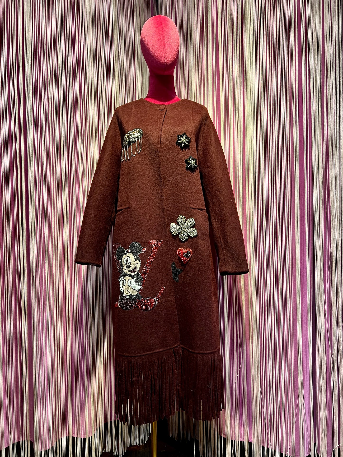 ABpink 🩷cappotto sfoderato Burgundy con frange e sciarpa rimovibile, patch cristalli e patch paillettes topolino