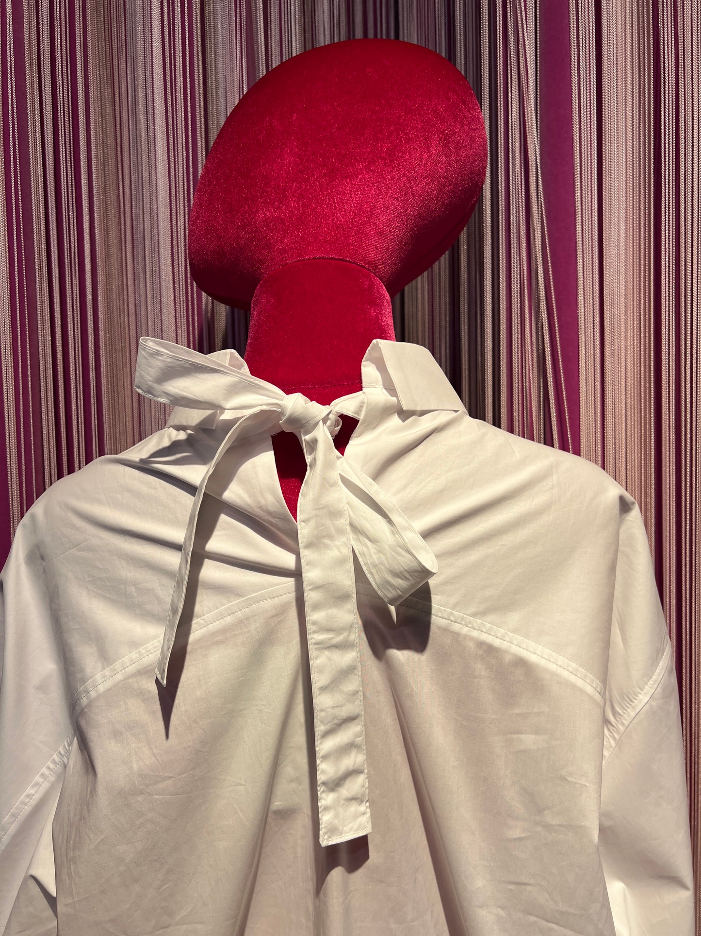 Ermanno Scervino camicia bianca con pizzo rosa fiocco posteriore