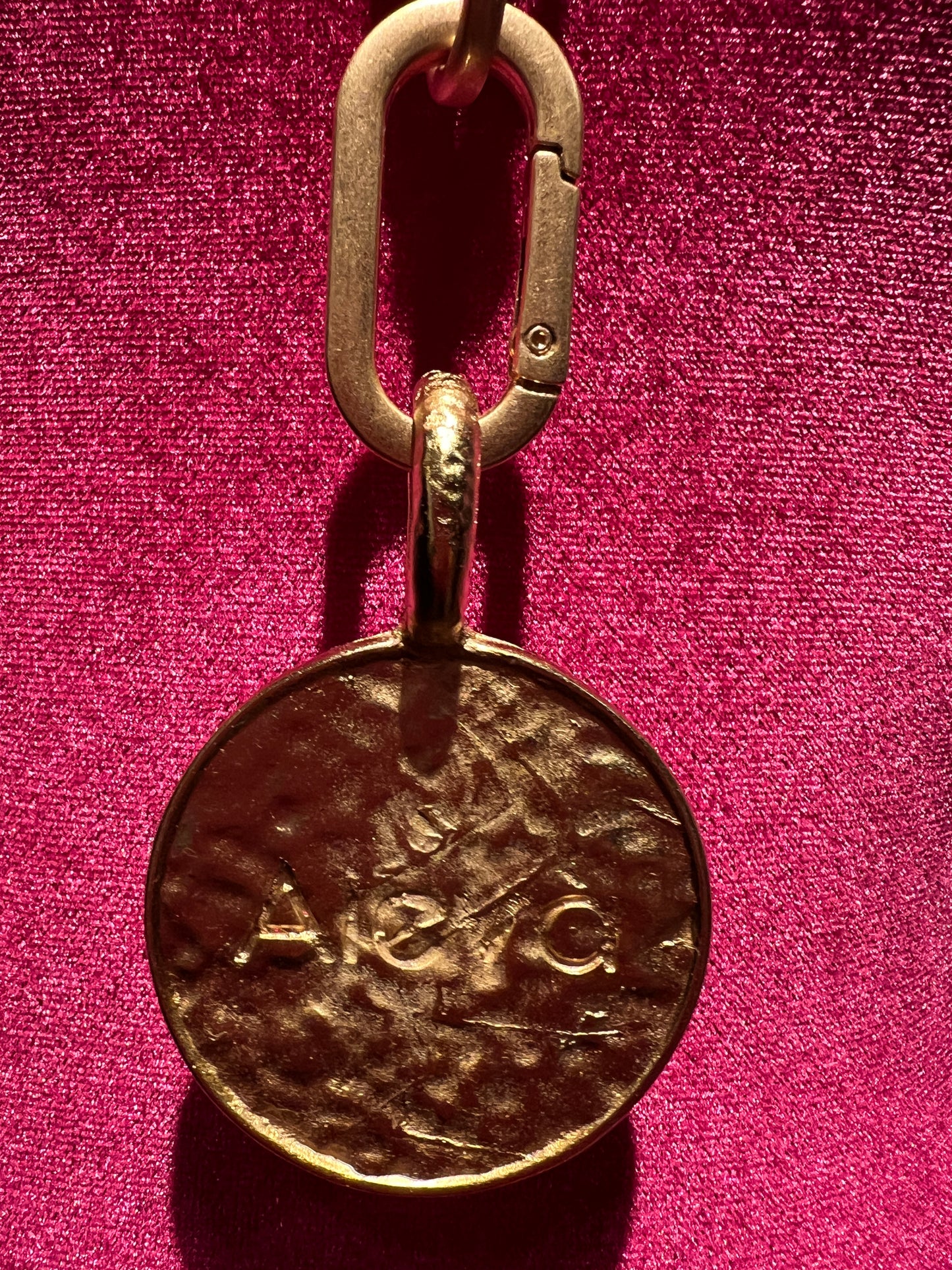 Aleva’ collana con ciondolo zodiaco capricorno oro satinato