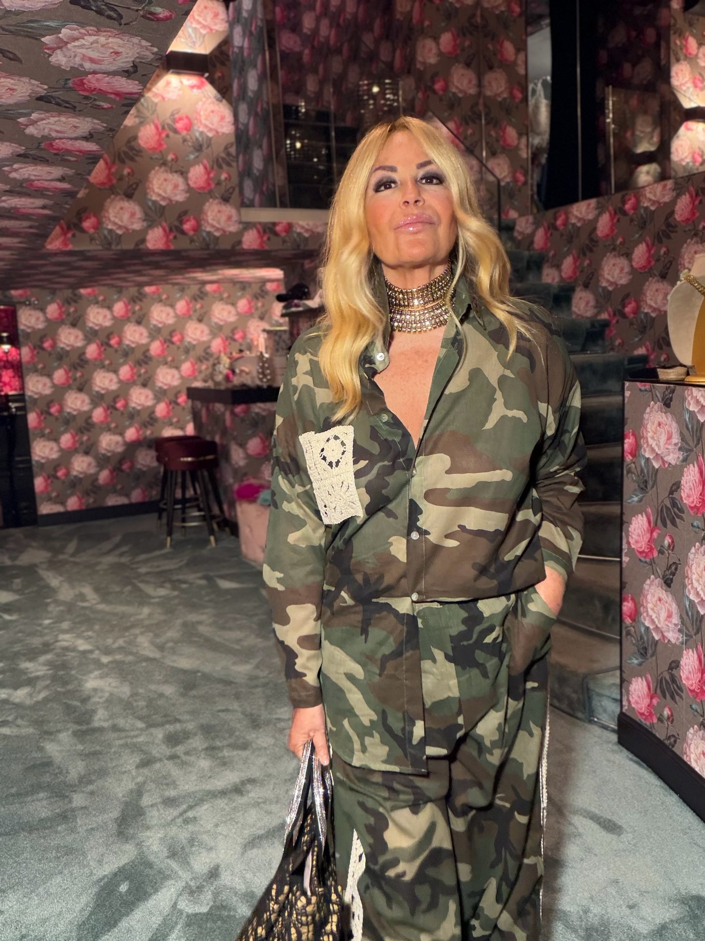 Mon amour Paris completo camouflage con dettagli crochet , camicia over e pantalone con elastico in vita e caviglia