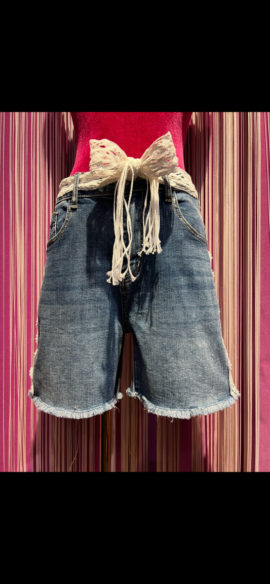 Love & roses bermuda jeans con applicazioni e fusciacca pizzo