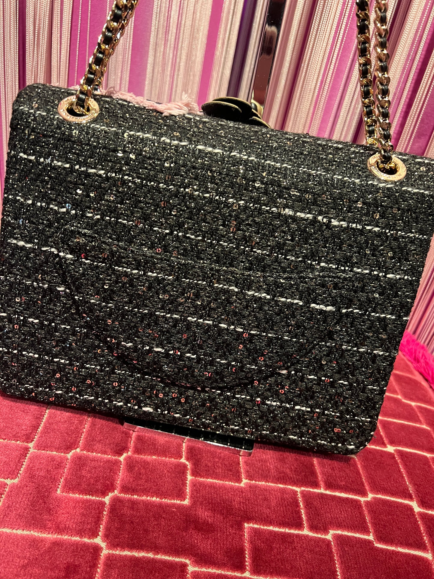 Minime Paris borsa tweed bianca e nera camelia nera e oro doppia catena