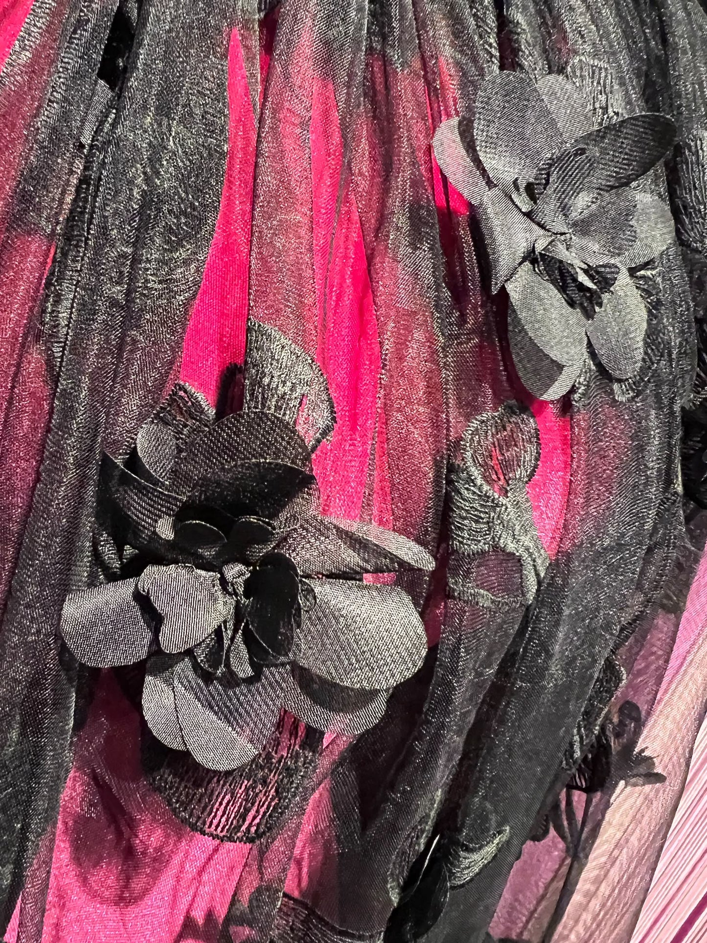 Dahlo blusa ricamata ,fiori in rilievo e maniche ampie