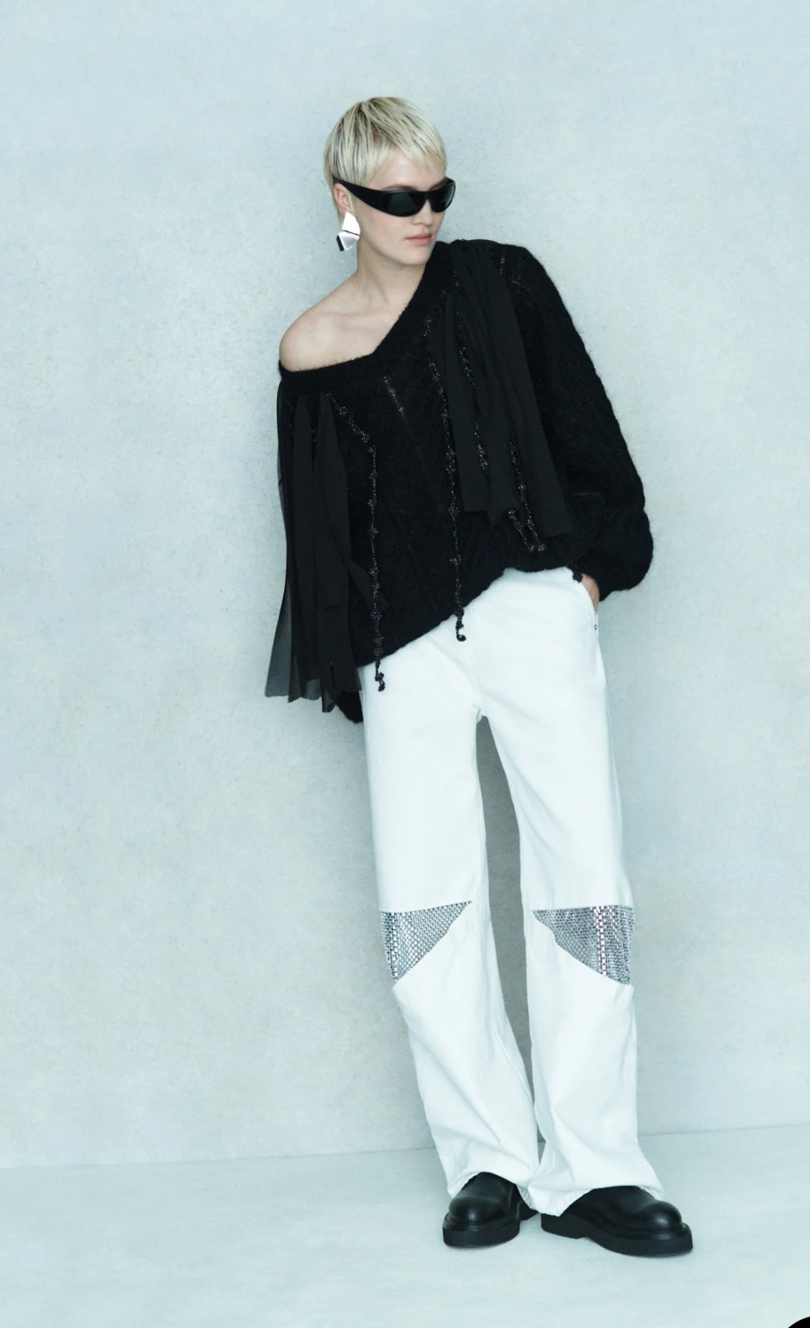 Circus Hotel pantalone in denim gamba larga , dettaglio ginocchiere con rete strass