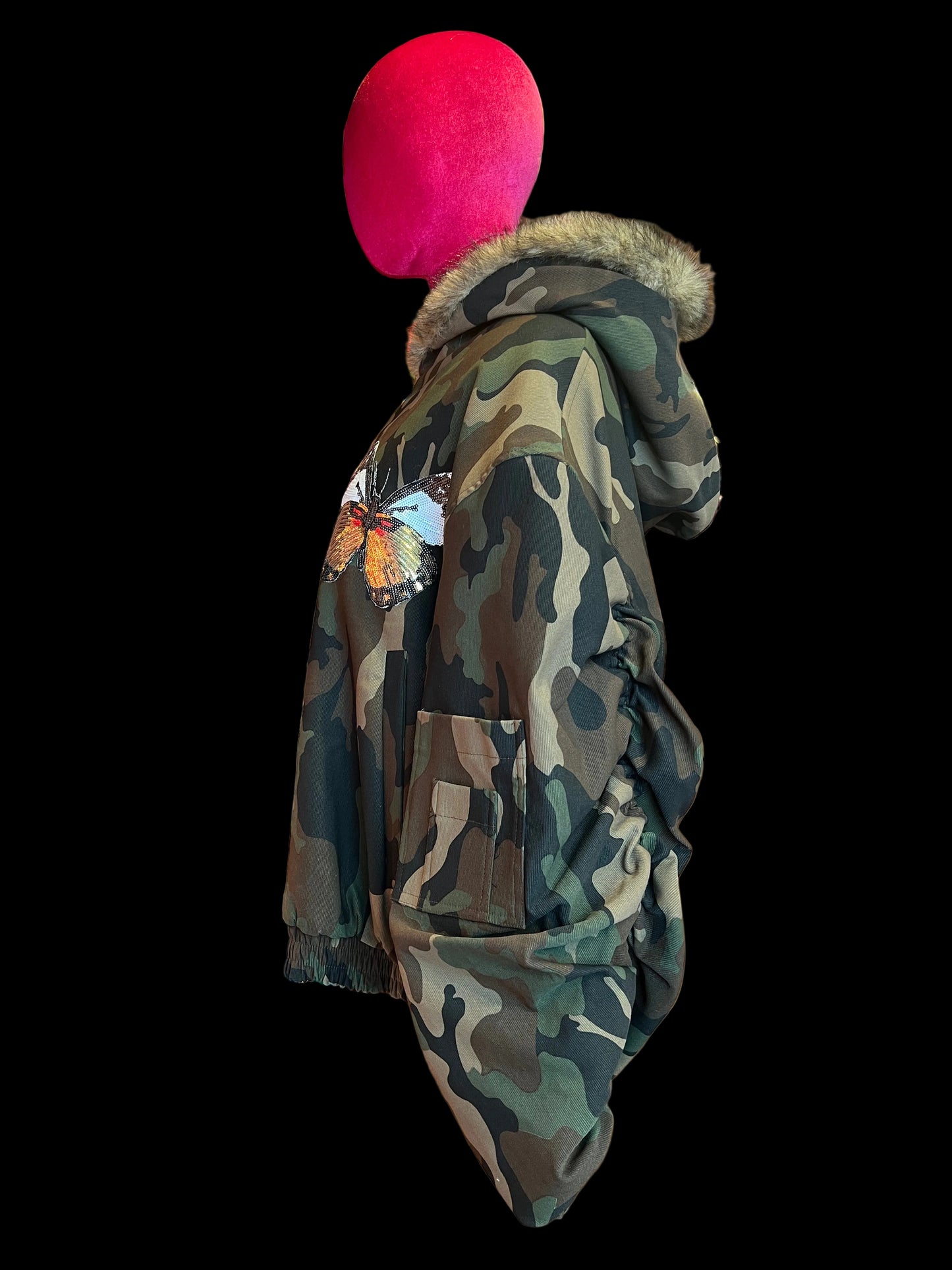 The room bomber camouflage con cappuccio interno ecopelliccia , patch orsacchiotto e farfalla di paillettes