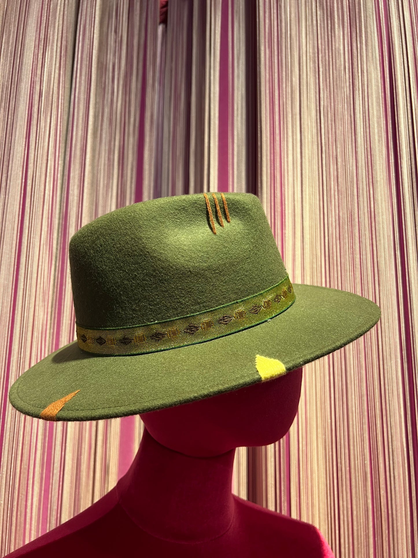 The hatgang cappello in my world verde