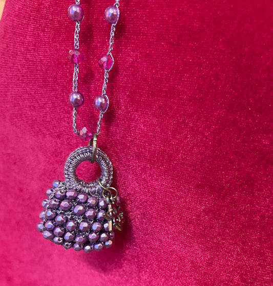 Collana lunga perline e borsetta glicine