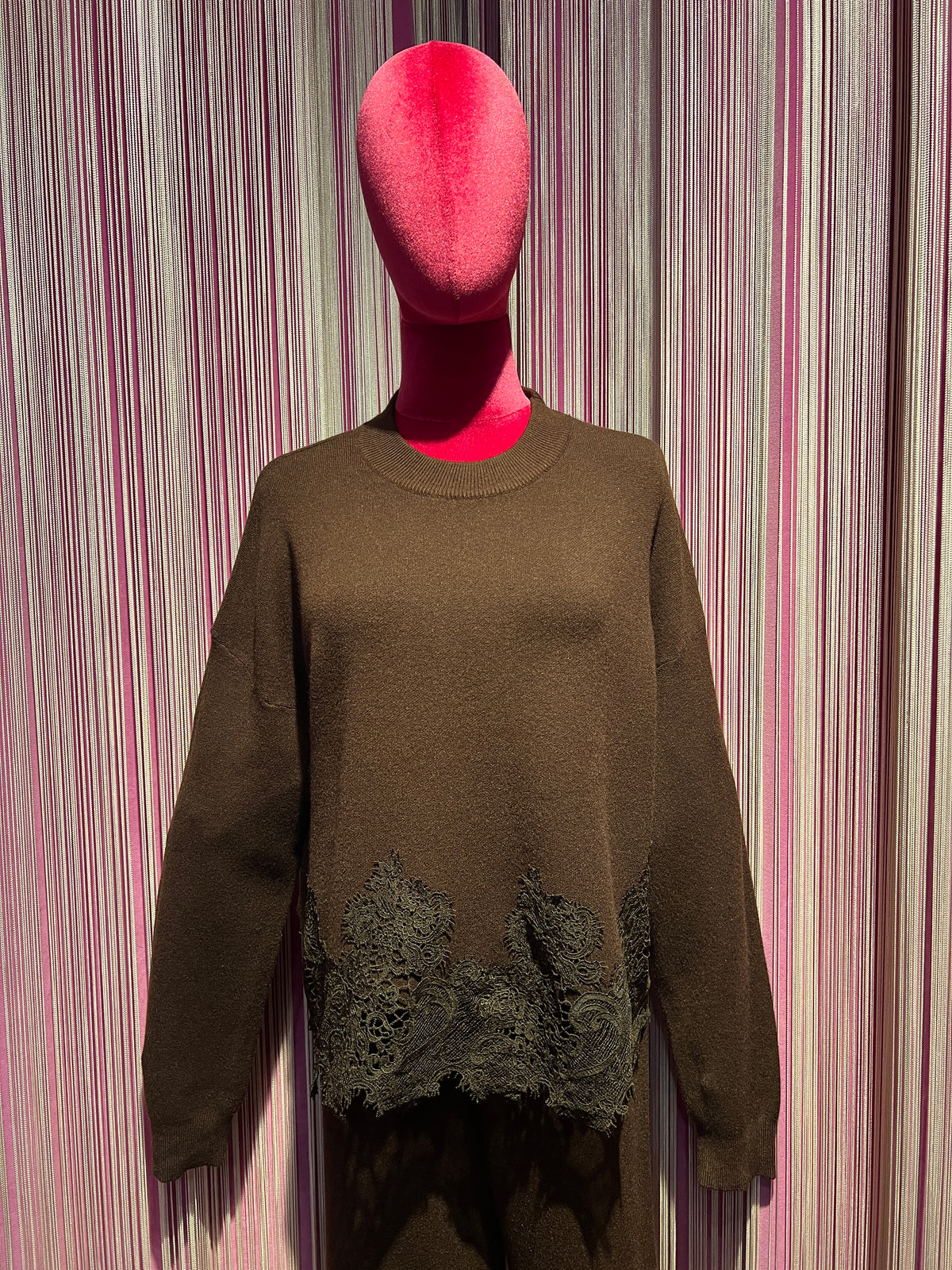 The room completo maglia e pantalone con pizzo marrone