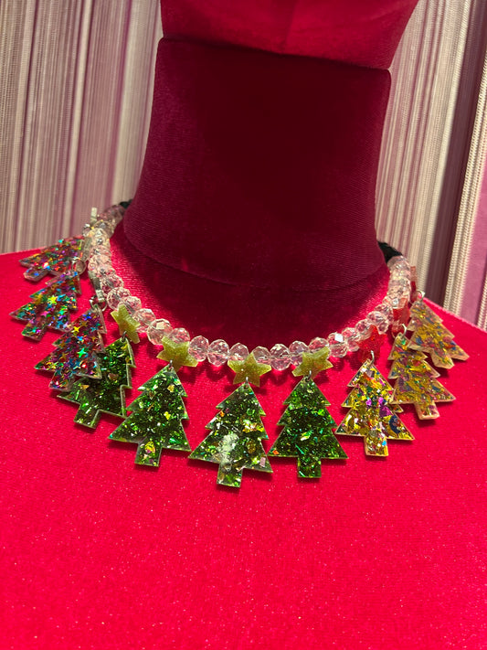Sereku collana girocollo cristalli chiari e verdi con alberi di Natale pendenti