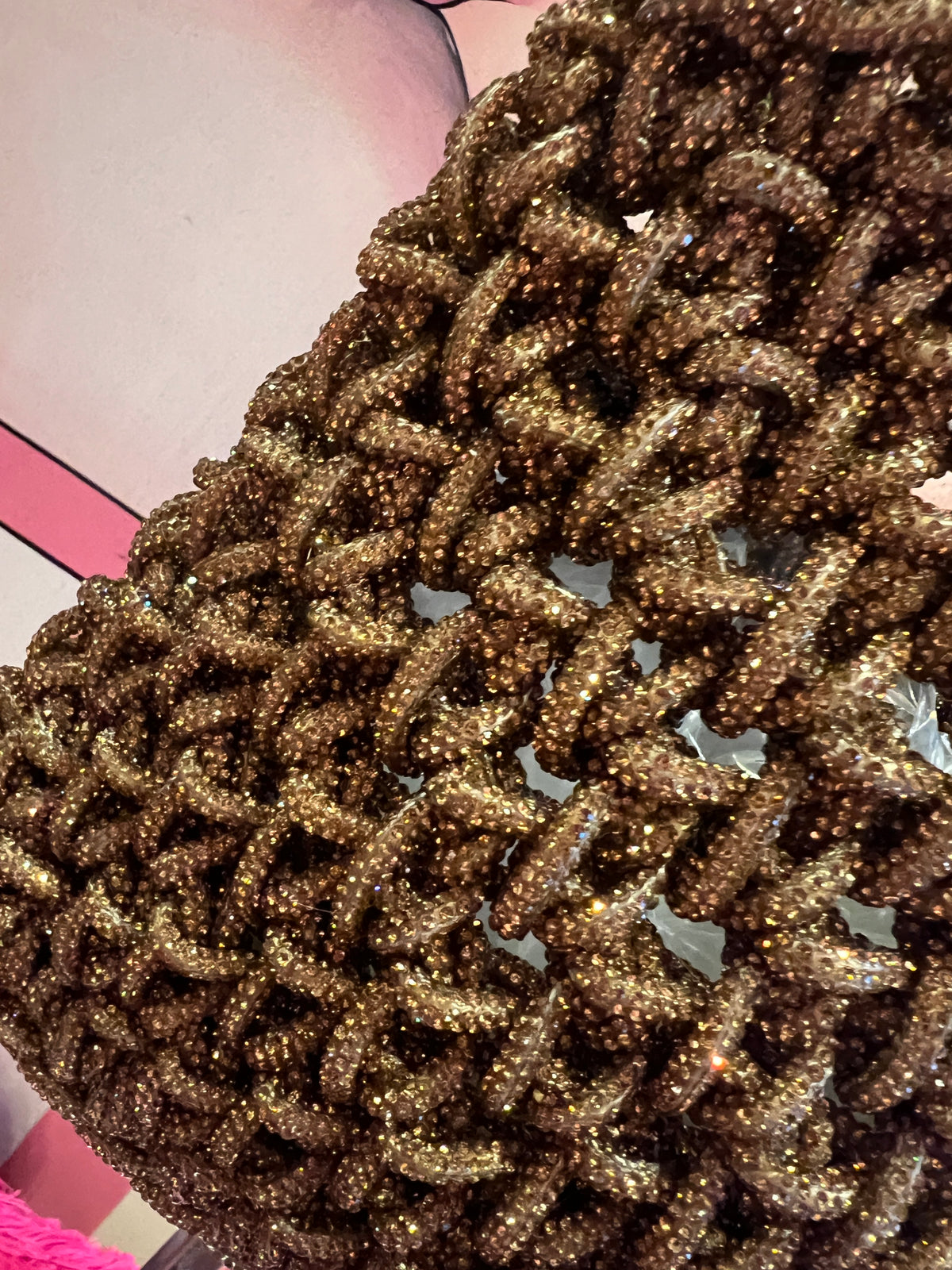 Borsa due manici bronzo con motivo intrecciato, cristalli bronzo