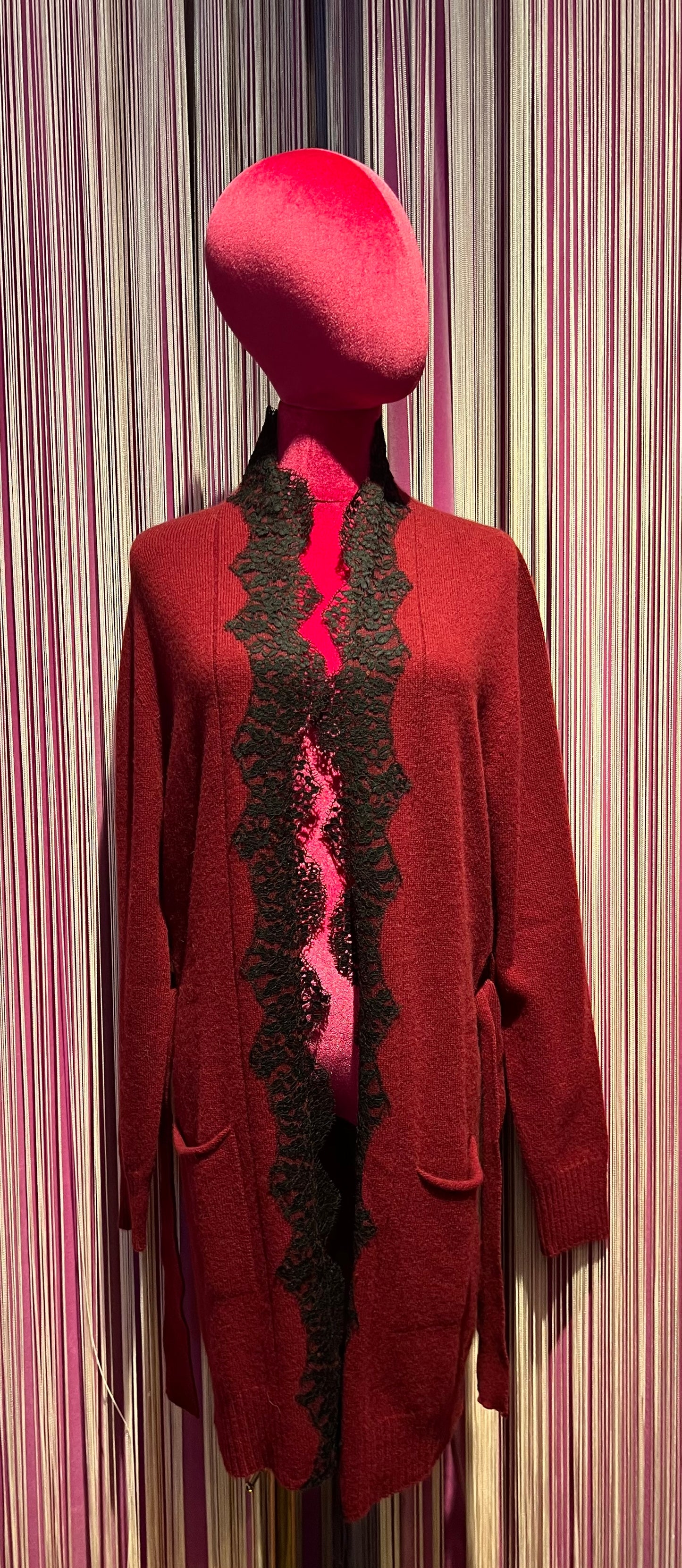 Pink memories cardigan in cachemire con cintura e pizzo bordeaux