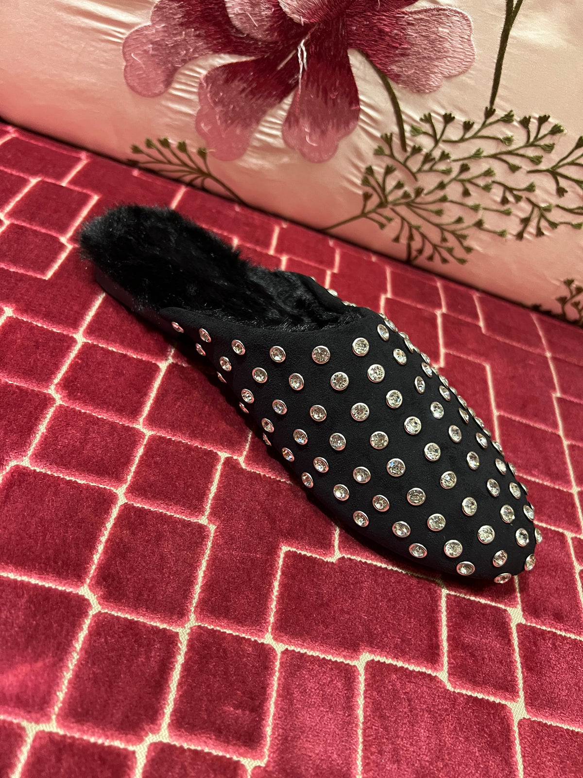 Love & roses sabot con borchie di strass e ecopelliccia