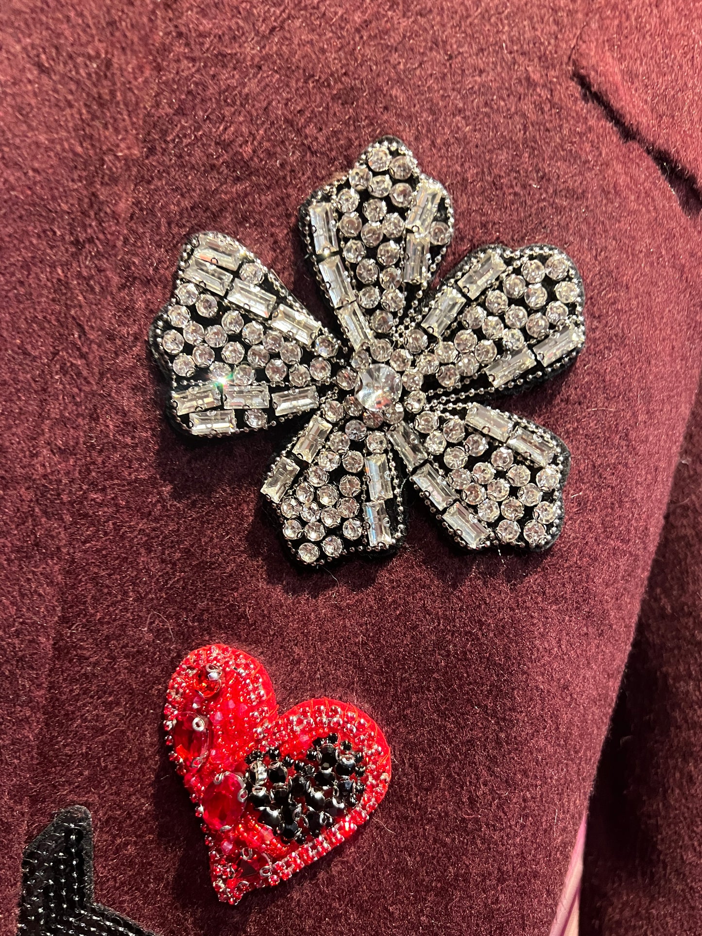 ABpink 🩷cappotto sfoderato Burgundy con frange e sciarpa rimovibile, patch cristalli e patch paillettes topolino