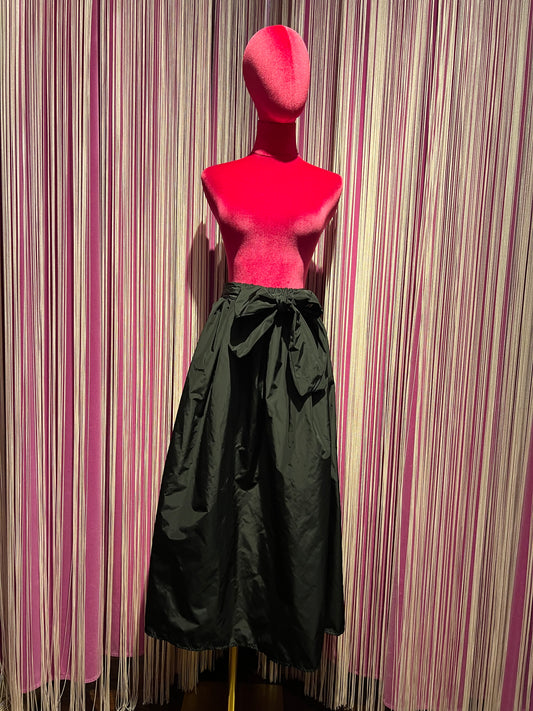 Love & roses gonna lunga nera in taffeta’ con elastico in vita