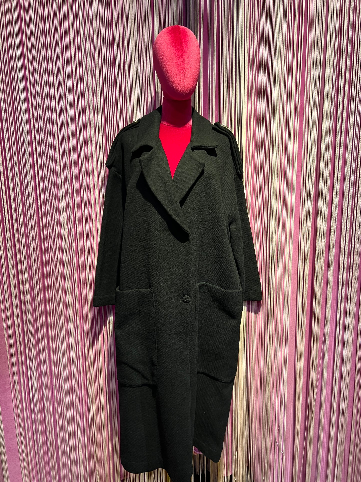 Pink memories cappotto nero con applicazione cristalli