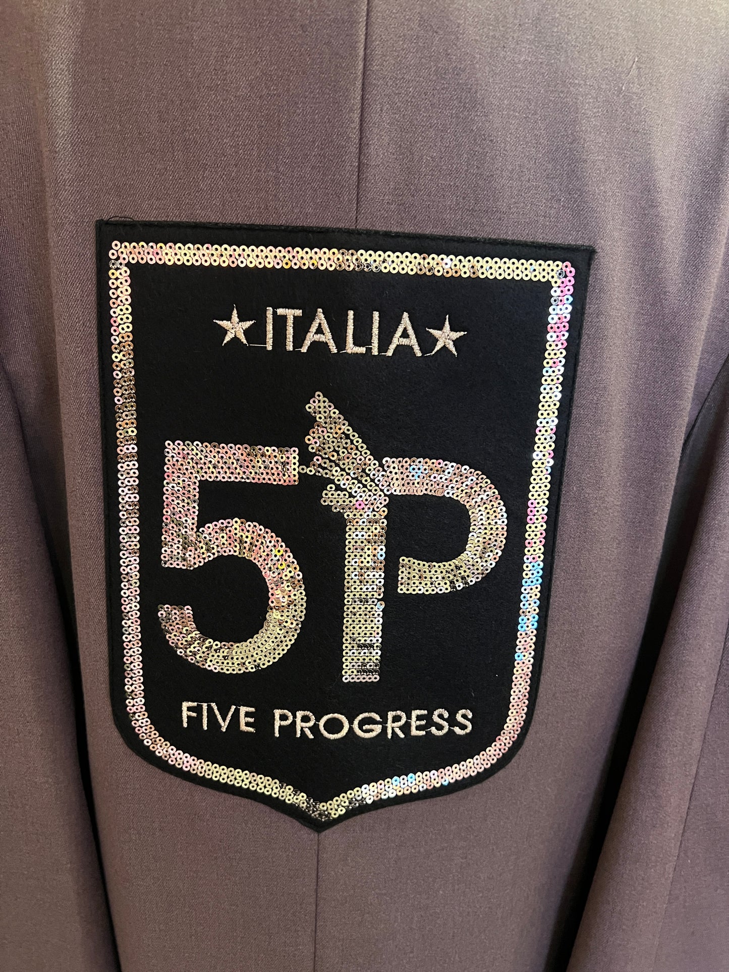 5 Progress giacca doppiopetto  con maniche a kimono con marabou patch sul dietro