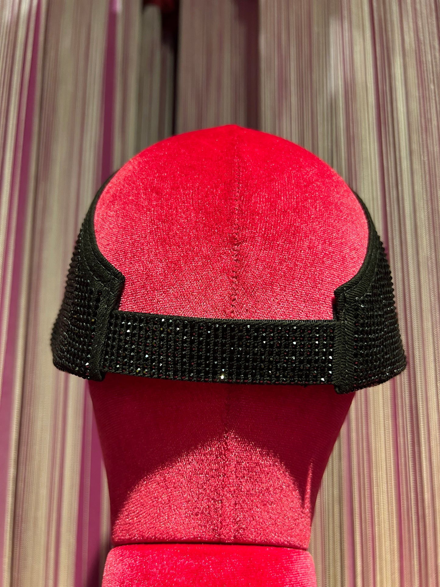 Love & roses cappello con visiera nero e cristalli misura regolabile